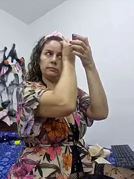 Snapshot of Nina_vallon chatting on 10/17/25, 10:39 Nina vallon online show from 10/17/25, 10:39