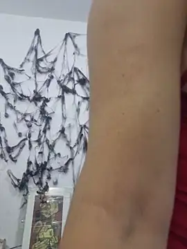 Snapshot of Nina_vallon chatting on 10/24/25, 10:47 Nina vallon online show from 10/24/25, 10:47