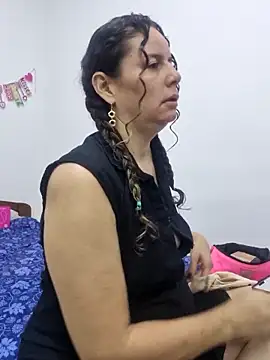 Snapshot of Nina_vallon chatting on 10/11/25, 10:49 Nina vallon online show from 10/11/25, 10:49