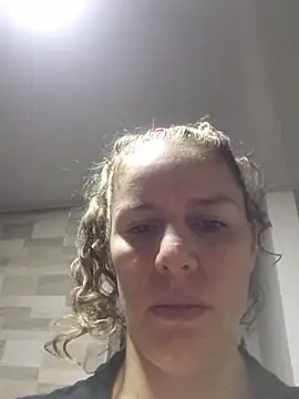 Snapshot of Nina_vallon chatting on 11/26/25, 10:26 Nina vallon online show from 11/26/25, 10:26