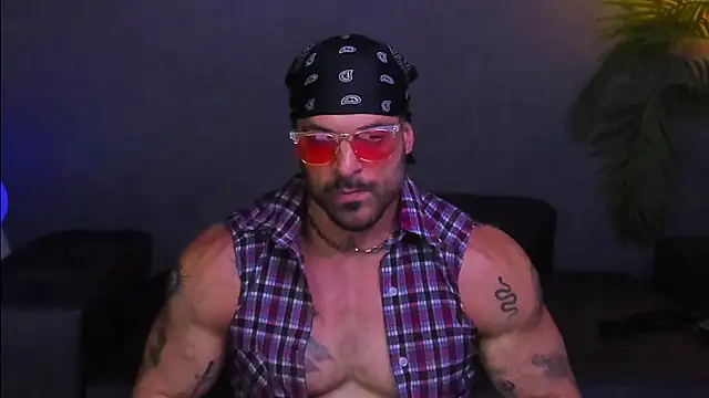 Snapshot of dennis_cox1 chatting on 11/24/25, 02:28 dennis cox1 online show from 11/24/25, 02:28