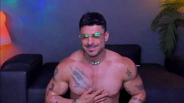 Snapshot of dennis_cox1 chatting on 11/11/25, 12:44 dennis cox1 online show from 11/11/25, 12:44