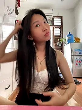 Snapshot of Miumieu chatting on 09/14/25, 02:34 Miumieu online show from 09/14/25, 02:34