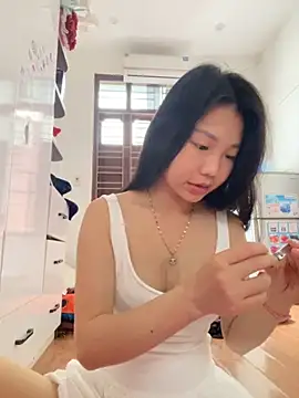 Miumieu online show from 10/28/25, 02:56