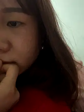 Snapshot of qinejr37 chatting on 10/04/25, 11:06 qinejr37 online show from 10/04/25, 11:06