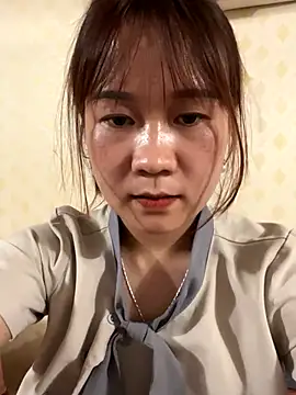 Snapshot of qinejr37 chatting on 09/15/25, 04:46 qinejr37 online show from 09/15/25, 04:46