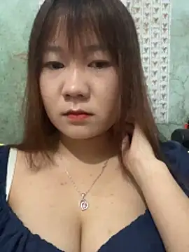 qinejr37 online show from 12/18/25, 01:22