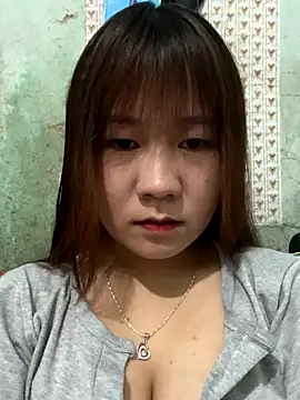 qinejr37 online show from 12/15/25, 01:33