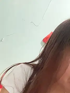 qinejr37 online show from 10/25/25, 12:32