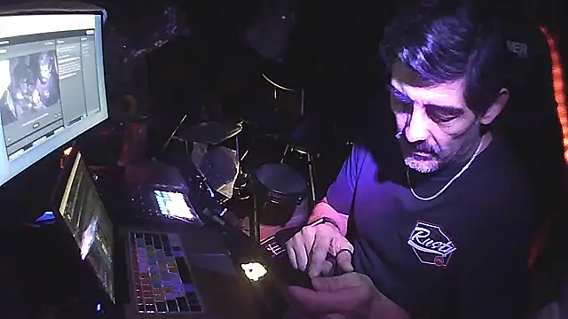 Snapshot of Rod_Contreras_ARG chatting on 11/08/25, 03:10 Rod Contreras ARG online show from 11/08/25, 03:10