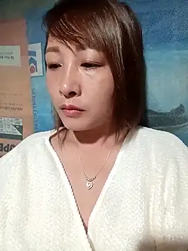 Missa kute20 online show from 10/15/25, 10:07