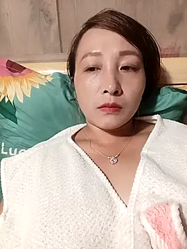 Missa kute20 online show from 10/18/25, 01:40