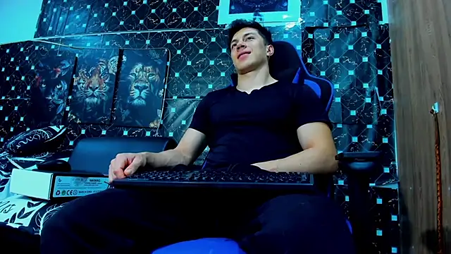 Snapshot of javiersexymann chatting on 10/13/25, 10:32 javiersexymann online show from 10/13/25, 10:32