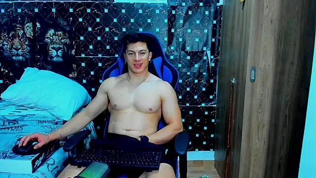 Snapshot of javiersexymann chatting on 12/16/25, 05:44 javiersexymann online show from 12/16/25, 05:44