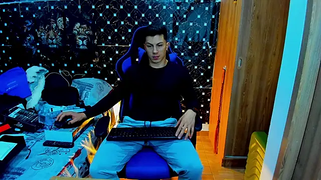 Snapshot of javiersexymann chatting on 12/04/25, 12:31 javiersexymann online show from 12/04/25, 12:31