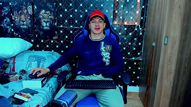 Snapshot of javiersexymann chatting on 12/15/25, 05:41 javiersexymann online show from 12/15/25, 05:41