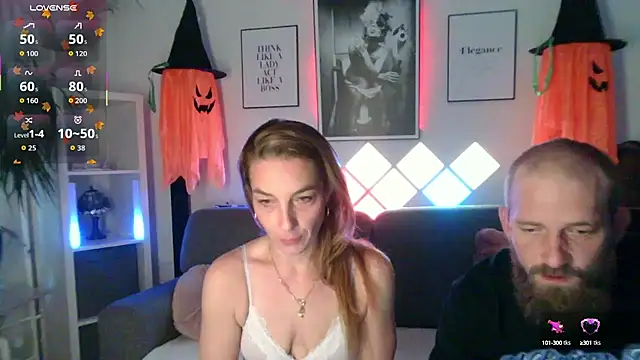Snapshot of XBellaXundXUweX chatting on 10/15/25, 08:44 XBellaXundXUweX online show from 10/15/25, 08:44