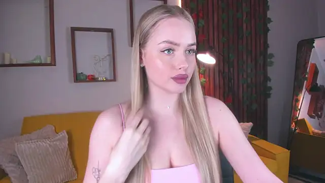 AvroraGoldie online show from 11/26/25, 10:26