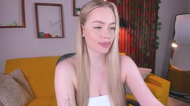 AvroraGoldie online show from 11/30/25, 10:38