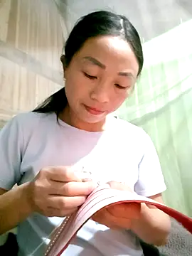 lucybaby00 online show from 11/23/25, 11:04