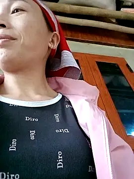 lucybaby00 online show from 12/17/25, 09:25