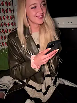 emilypeperoni online show from 10/19/25, 06:43