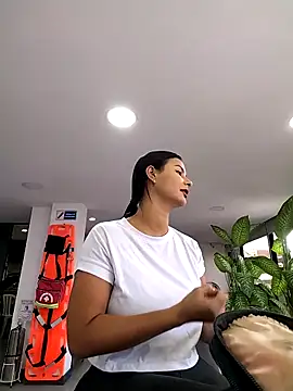 gabysanta  online show from 10/28/25, 12:59