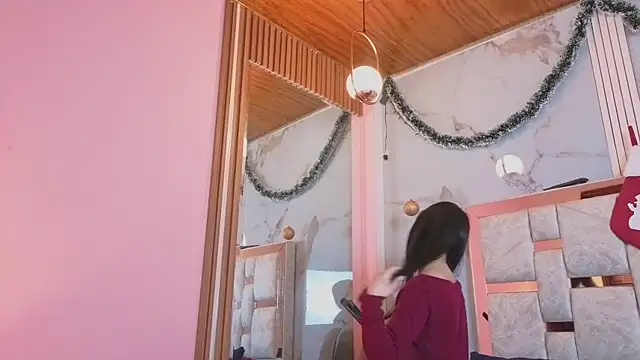 Snapshot of Aria_Bennett1 chatting on 12/15/25, 11:38 Aria Bennett1 online show from 12/15/25, 11:38