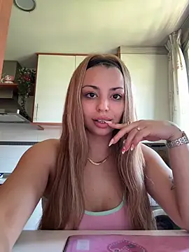 NoeliaGarcia17 online show from 06/15/26, 01:00