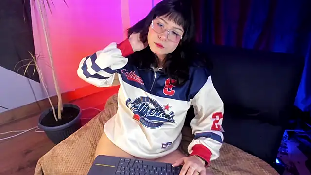 Snapshot of kitty_malach chatting on 05/15/26, 04:10 kitty malach online show from 05/15/26, 04:10