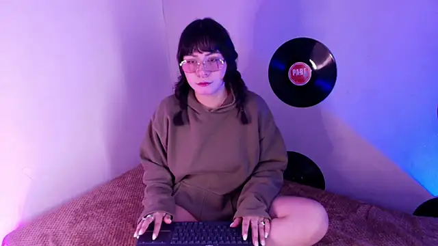 Snapshot of kitty_malach chatting on 05/03/26, 03:33 kitty malach online show from 05/03/26, 03:33
