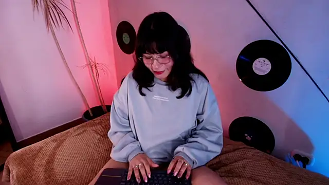Snapshot of kitty_malach chatting on 05/09/26, 03:32 kitty malach online show from 05/09/26, 03:32