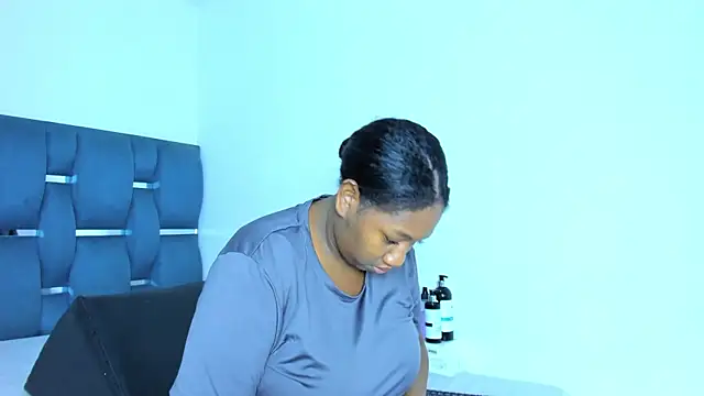 Snapshot of yourwife_anna chatting on 10/10/25, 11:55 yourwife anna online show from 10/10/25, 11:55