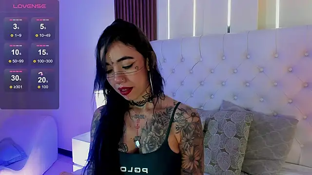 Snapshot of ViolettaAlemida chatting on 09/15/25, 01:22 ViolettaAlemida online show from 09/15/25, 01:22