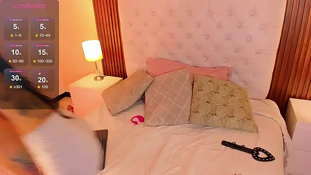 Snapshot of ViolettaAlemida chatting on 09/10/25, 12:48 ViolettaAlemida online show from 09/10/25, 12:48