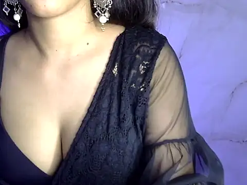 Snapshot of kaira_sharma11 chatting on 09/24/25, 05:52 kaira sharma11 online show from 09/24/25, 05:52