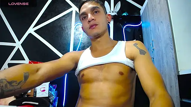 Snapshot of Angel_latinboy chatting on 02/17/25, 10:27 Angel latinboy online show from 02/17/25, 10:27