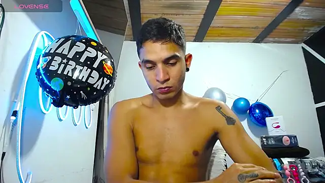Snapshot of Angel_latinboy chatting on 03/18/25, 01:46 Angel latinboy online show from 03/18/25, 01:46
