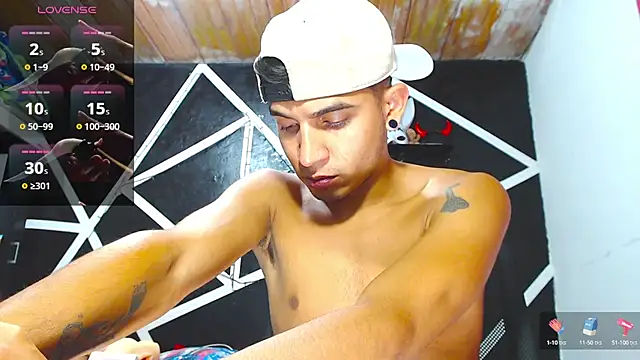 Snapshot of Angel_latinboy chatting on 09/18/25, 12:57 Angel latinboy online show from 09/18/25, 12:57