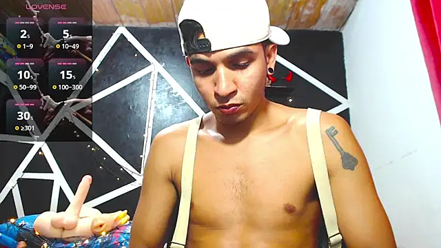 Snapshot of Angel_latinboy chatting on 09/30/25, 08:26 Angel latinboy online show from 09/30/25, 08:26