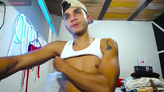 Snapshot of Angel_latinboy chatting on 03/12/25, 10:07 Angel latinboy online show from 03/12/25, 10:07