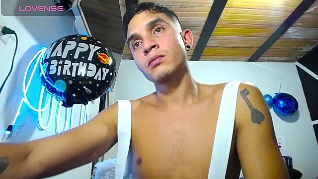 Snapshot of Angel_latinboy chatting on 03/20/25, 11:12 Angel latinboy online show from 03/20/25, 11:12