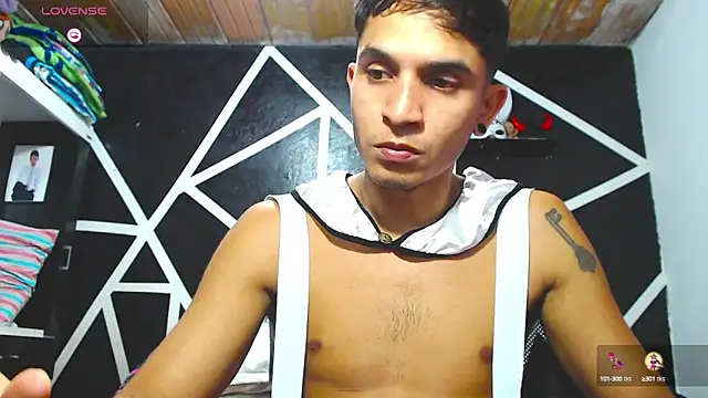 Snapshot of Angel_latinboy chatting on 10/08/25, 11:05 Angel latinboy online show from 10/08/25, 11:05