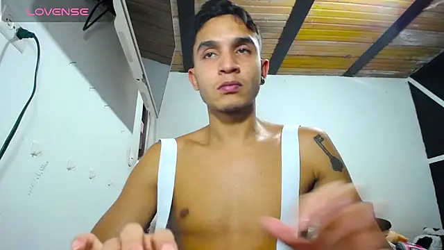 Snapshot of Angel_latinboy chatting on 03/04/25, 09:11 Angel latinboy online show from 03/04/25, 09:11