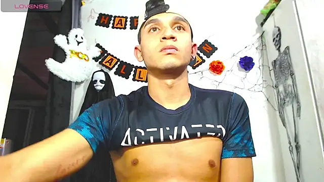 Snapshot of Angel_latinboy chatting on 10/14/25, 10:09 Angel latinboy online show from 10/14/25, 10:09