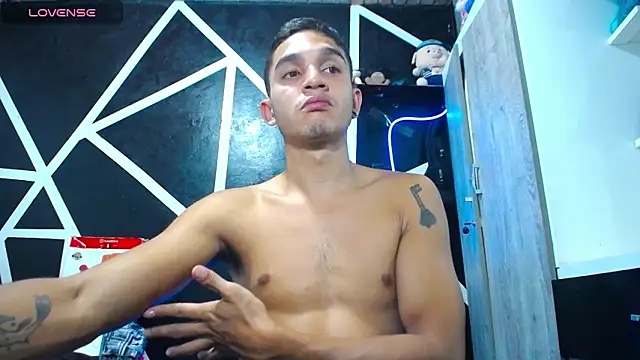 Snapshot of Angel_latinboy chatting on 02/19/25, 09:03 Angel latinboy online show from 02/19/25, 09:03