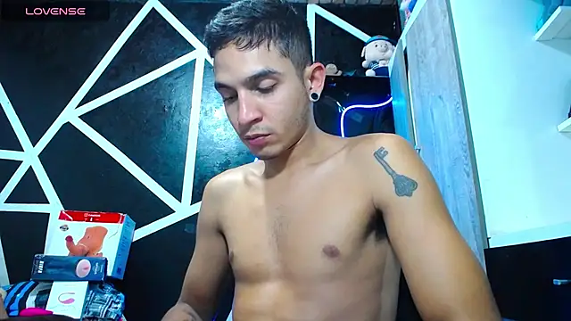 Snapshot of Angel_latinboy chatting on 02/20/25, 01:36 Angel latinboy online show from 02/20/25, 01:36