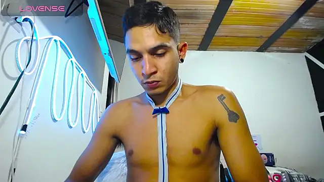 Snapshot of Angel_latinboy chatting on 03/03/25, 09:59 Angel latinboy online show from 03/03/25, 09:59