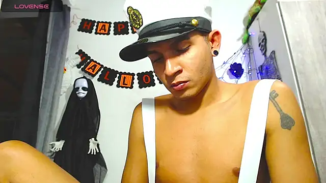Snapshot of Angel_latinboy chatting on 10/15/25, 07:44 Angel latinboy online show from 10/15/25, 07:44