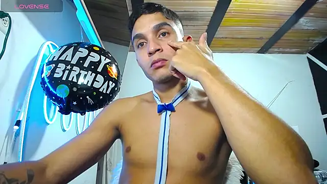 Snapshot of Angel_latinboy chatting on 03/17/25, 10:29 Angel latinboy online show from 03/17/25, 10:29